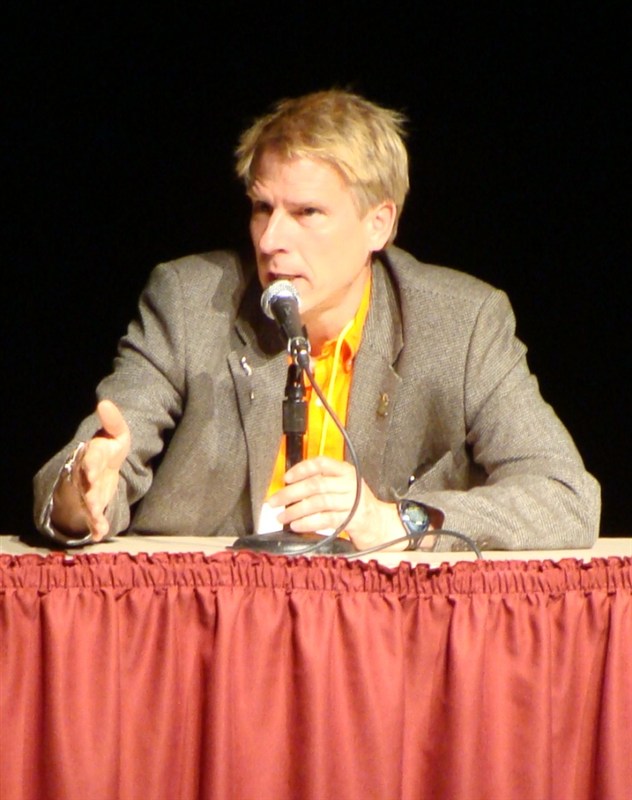 Christof Koch speaking at a conference in 2008